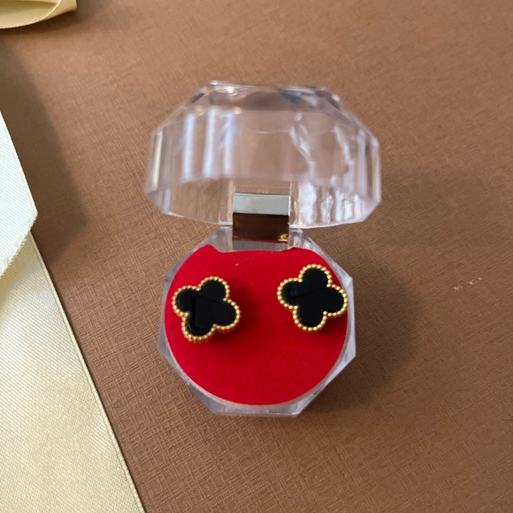 18k Gold - Picture 1 of 3